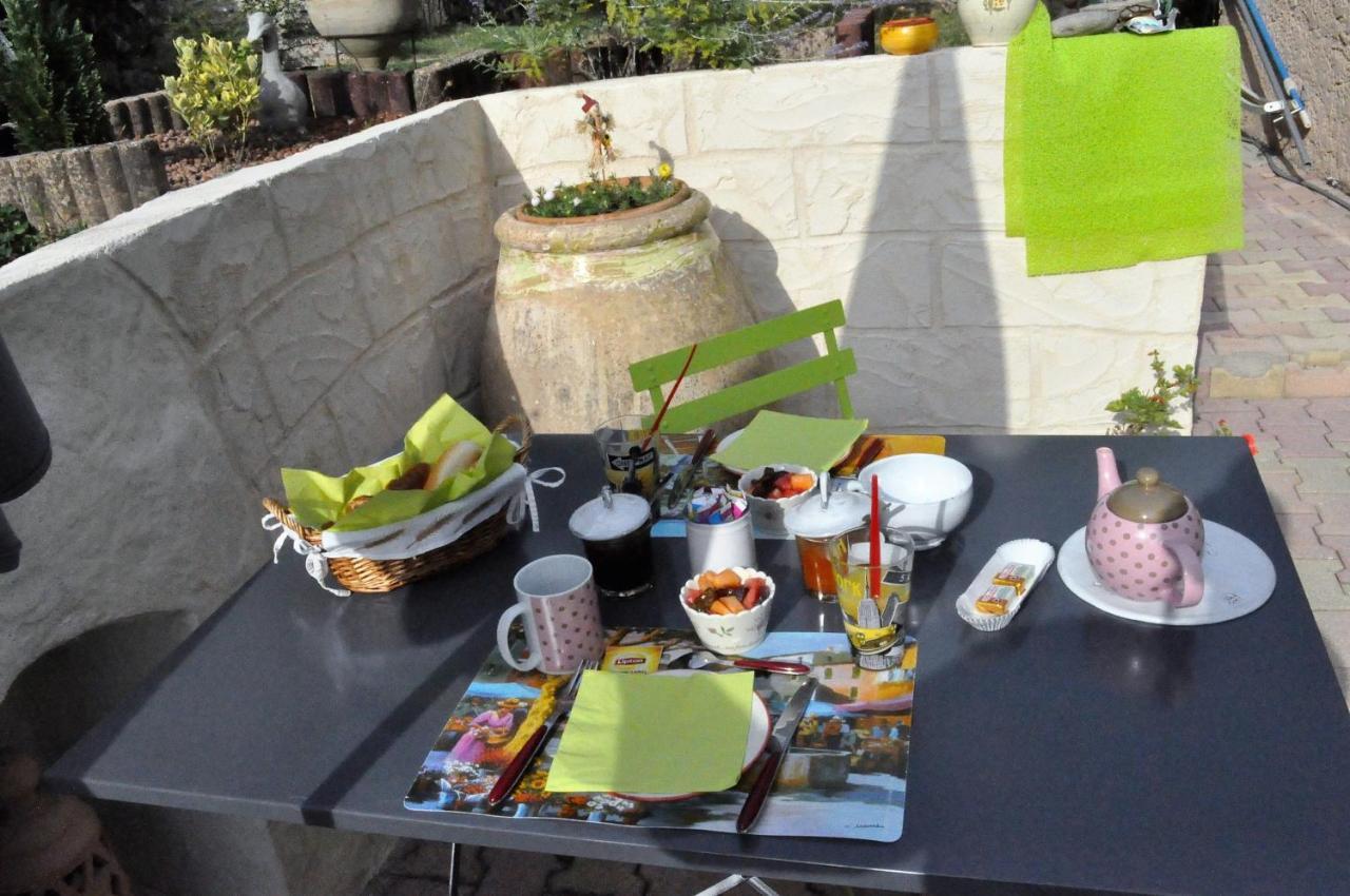 Lou Pin Dou Papet Bed & Breakfast Roquevaire Eksteriør bilde